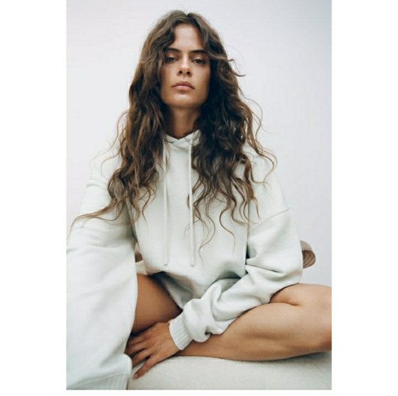 Zara Sweaters - ZARA Oversized hooded sweatshirt